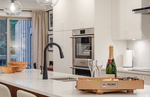 Blackcomb House | Luxury Renovation | 3BR | Ski-In Access | Common Hot Tub | Managed By Aloha Whistler