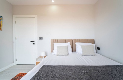 Aksu Apartment | Luxury Residence with Shared Pool in Antalya