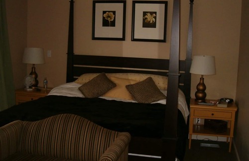 Seguin Resort | Luxury Resort cabin Rocky Crest Resort muskoka lake Joseph