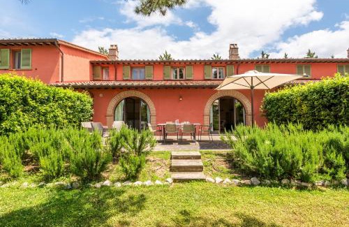 Trequanda Apartment | Luxury Resort with swimming pool in the Tuscan countryside, Villas on the ground floor with private outdoor area with panoramic view