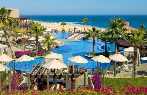 Sunset Beach Resort | Luxury Resort Junior suite on the beach, with 6 outdoor swimming pools