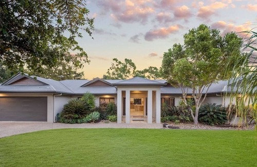 Alligator Creek House | Luxury resort style living 20 Minutes from the CBD