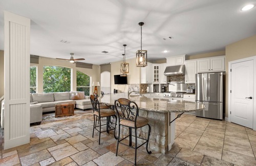 Rocky Ridge House | Luxury RESORT Style Home on Lake Travis with Poolnn