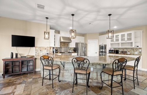 Rocky Ridge House | Luxury RESORT Style Home on Lake Travis with Poolnn