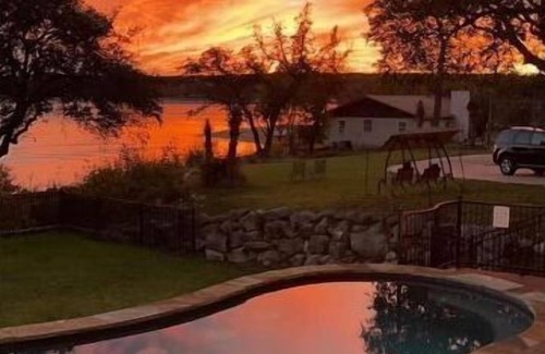 Rocky Ridge House | Luxury RESORT Style Home on Lake Travis with Poolnn