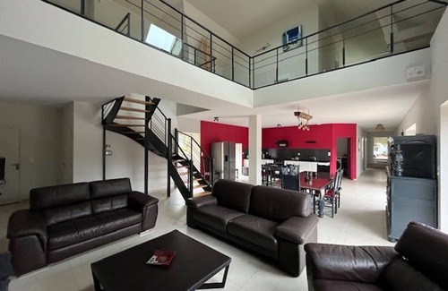 Coulaines Cottage | Luxury Retreat: Heated Pool, Jacuzzi, Fitness, Near Le Mans