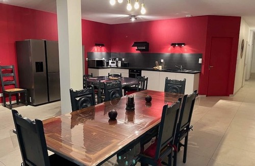 Coulaines Cottage | Luxury Retreat: Heated Pool, Jacuzzi, Fitness, Near Le Mans