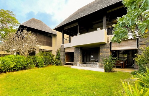 Grand River South East Apartment | Luxury Retreat with Private Workspace & Ocean View