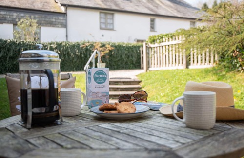 Widegates Cottage | Luxury retreat for 2 with stunning rural views, private hot tub and EV charging