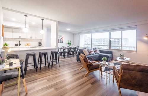 Crystal City Apartment | Luxury Retreat, Minutes to DC and Metro, Free Parking, Perfect for Families