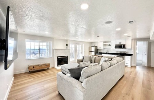 Draper House | Luxury Retreat with Spectacular Views