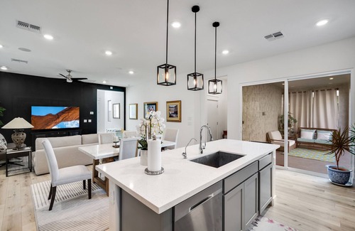 Peoria House | Luxury RH Furnished-Modern Home-Super Clean -All 5 stars review-Great Location