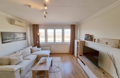 Ujlipotvaros Apartment | Luxury river view in the heart of the city