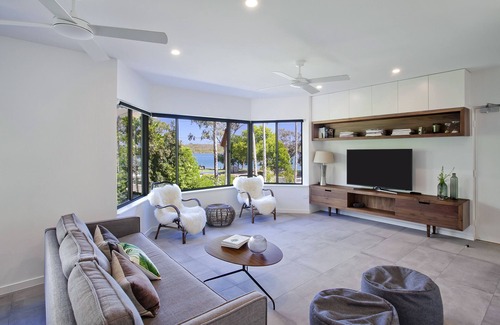 Noosaville Apartment | Luxury riverfront apartment, free use of bikes and kayaks, free fast wifi