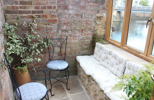 Oxford City Centre Apartment | Luxury Riverside Studio with Conservatory and Wharf in the centre of Oxford