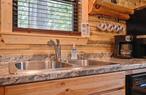 Board Camp Cabin | Luxury rustic cabin located 3 miles to Wolf Pen Gap, Sleeps 5, 2 bedroom, 1 bath