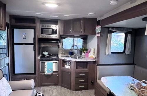 Largo Apartment | Luxury RV Camper near Clearwater Beaches