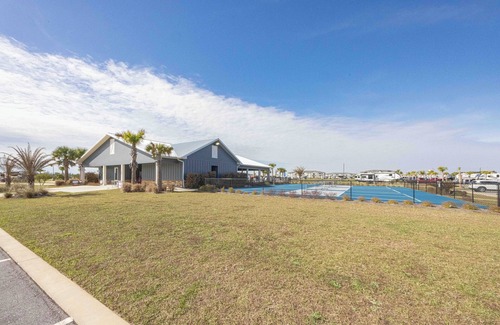 Foley RV Rental | Luxury RV Lot 139 at Grand Riviera Resort in Foley, AL