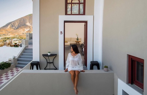 Exo Gonia Villa | Luxury Santorini Suite | Signature.