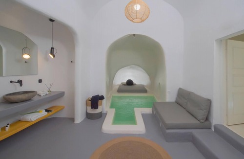 Exo Gonia Villa | Luxury Santorini Suite | Signature.