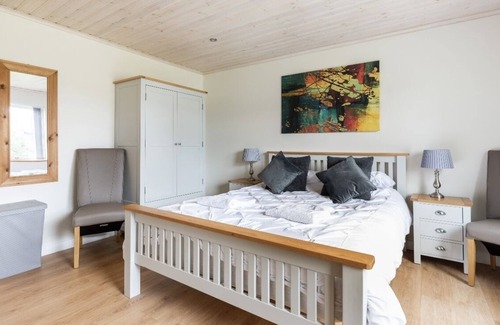 Hopton Cabin | Luxury Scandinavian style lodge with own hot tub & sauna on golf resort.