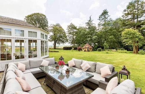 Kirkmichael House | Luxury Scottish Manor house + 9-Seater Jacuzzi + 21-Seater BBQ Cabin