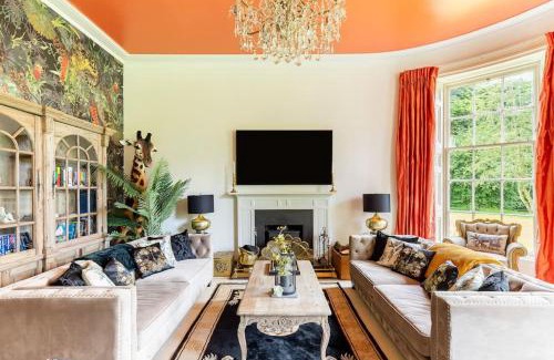 Kirkmichael Villa | Luxury Scottish Manor house + jacuzzi + bbq cabin + helipad