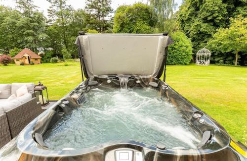 Kirkmichael Villa | Luxury Scottish Manor house + jacuzzi + bbq cabin + helipad