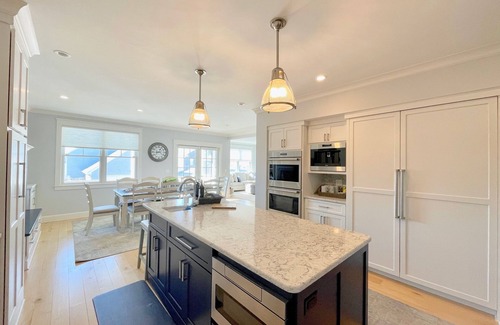 Easton's Point House | Luxury Sea Lodge with Ocean Views - Walk to Easton's Beach
