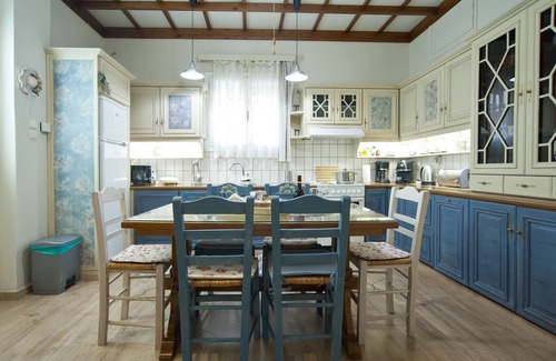 Kontsika House | Luxury seafront house nearby Delphi, Central Greece