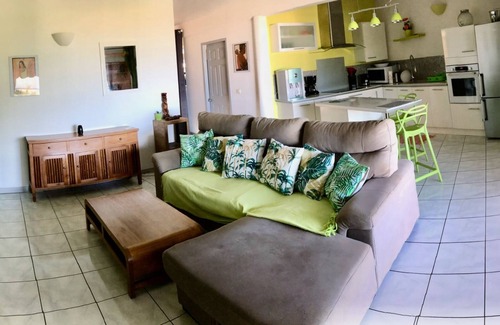 Paea Apartment | Luxury seaside apartment, private access to beach and lagoon, pool