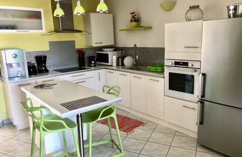 Paea Apartment | Luxury seaside apartment, private access to beach and lagoon, pool