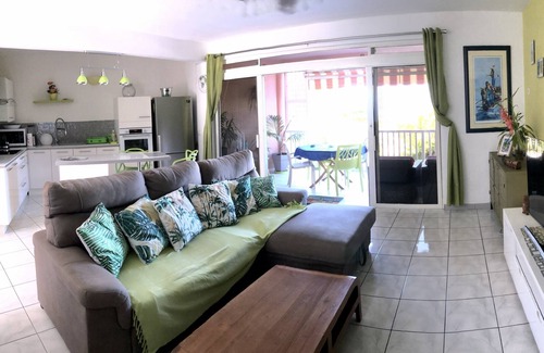 Paea Apartment | Luxury seaside apartment, private access to beach and lagoon, pool