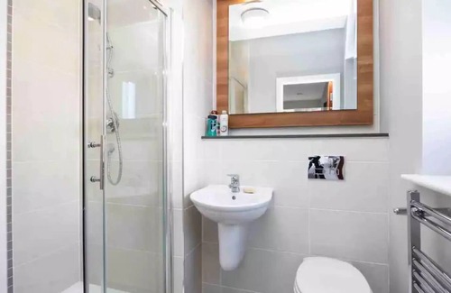 Dublin Apartment | Luxury Seaview 10m walk to promenade,great commuten