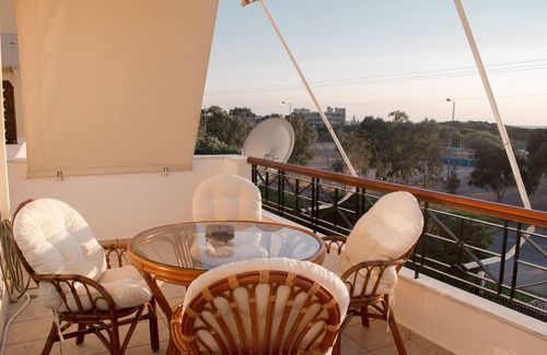 Saronida Apartment | Luxury seaview apartment by the beach