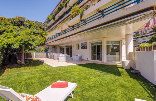 Passeig Maritim Apartment | Luxury Seaview Apartment by Hello Homes Sitges