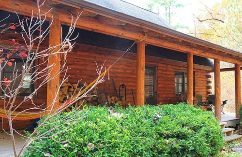 Catskill Cabin | Luxury secluded Catskill log cabin on creek-ski hike great restaurants mins away
