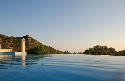 Islamlar Villa | Luxury secluded five bedroom Villa Heated Pool Jacuzzi, Unobstructed views
