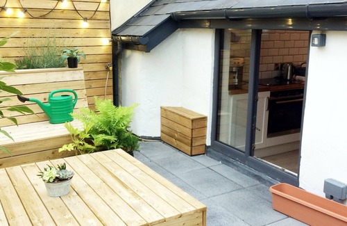 Killorglin Apartment | Luxury Self Catering Loft Apartment and Roof Garden in the heart of Killorglin