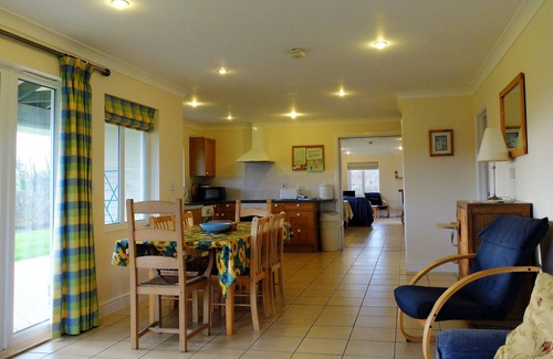 Yarmouth House | Luxury self catering level entry bungalow in a meadow, near coast and country