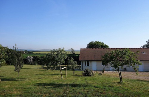 Yarmouth House | Luxury self catering level entry bungalow in a meadow, near coast and country