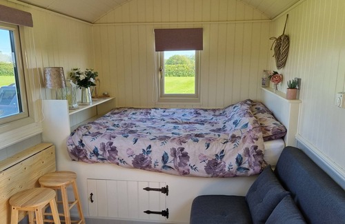 King's Bromley House | Luxury shepherds hut