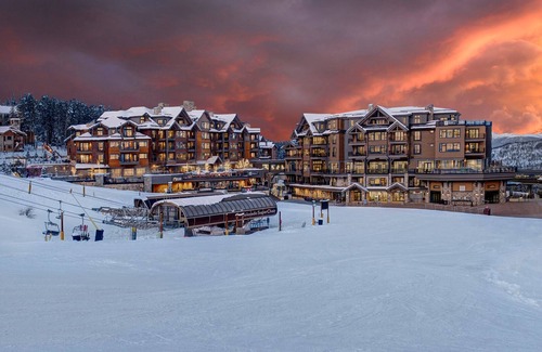 Boulder Ridge Condo | Luxury Ski-In/Out Resort - Heated Pools - Heated Garage - Walk to the Lifts!