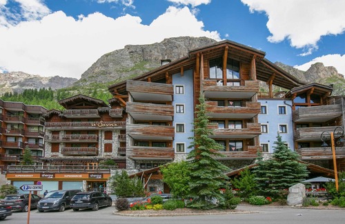 Val-d'Isere Apartment | Luxury Ski-in/Ski-out Duplex: Hammam, Jacuzzi, Fireplace, Near Slopes