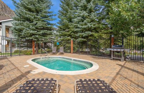 Olympic Valley Apartment | Luxury ski-in ski-out Palisades condo 200ft to KT22 Steps to Gondola Tram Funitel