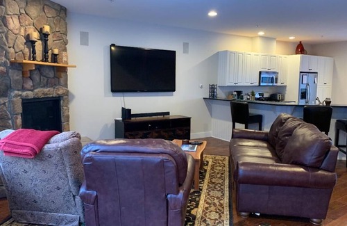 Carrabassett Valley House | Luxury Ski In/Out Timbers Unit with Hot Tub and Amazing Views!