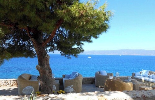 Hydra House | Luxury Small Seafront Villas With Exclusive Sun Patio
