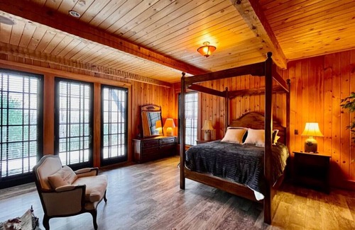 Ludlow House | Luxury Solitude Private Hot Tub & Direct Ski Access! Summer & Fall Dates Available