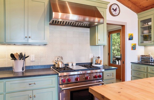 Geyserville House | Luxury Sonoma Hilltop Estate with Pool and Views