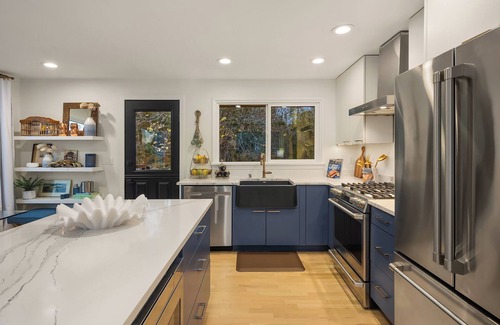 North End House | Luxury Spa, Patio, Deck & Views of Puget Sound in the Heart of Old Town, Tacoma